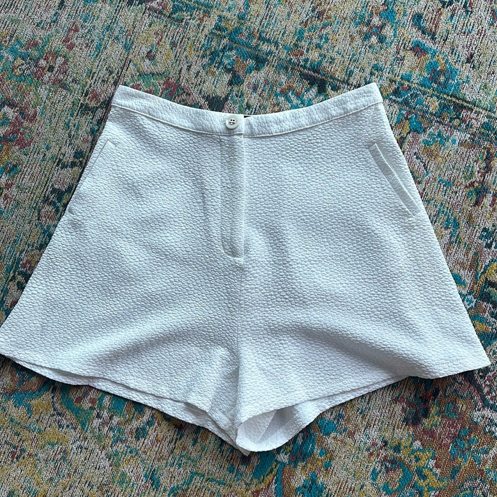 White, high waisted short